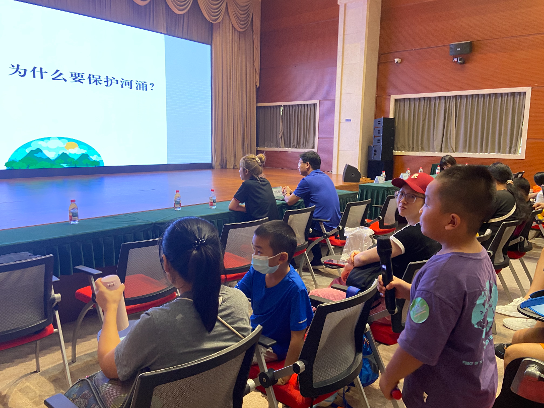 8月17日，由抖音风
未成年人救助保护中心、越秀区民政局、天河区民政局、海珠区河长办、海珠区水务局共同举办的“水润羊城&middot;智探未来”——科技生态与城市文明亲子研学活动在广州水博苑启动。.jpg