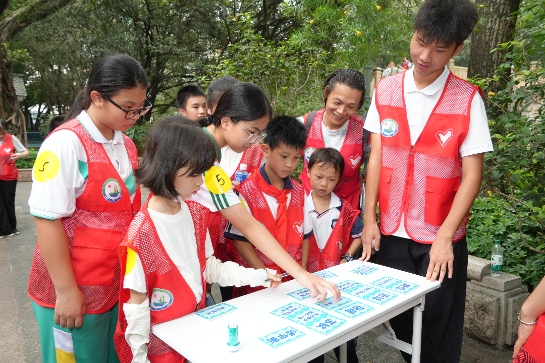 海珠区河长办携手团区委、区青年志愿者协会于6月1日在海珠区晓港公园的志愿治水驿站举办“碧水清河迎全运 共筑绿美生态梦”主题志愿护河活动.jpg